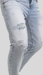 Ripped Jeans