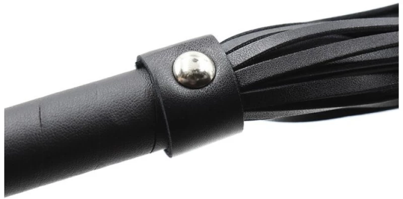OHMAMA FETISH SILVER RIVET FLOGGER