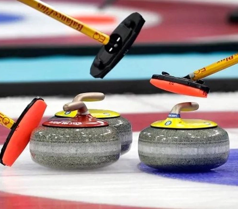 1 ώρα γνωριμία με το άθλημα του Curling για 3 άτομα!