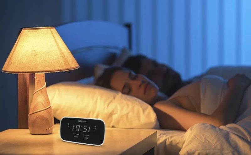 AIWA DUAL ALARM CLOCK RADIO WITH 2 CHARGING USB PORTS RED
