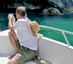 Βόλτα με σκάφος σε θαλάσσιες σπηλιές και μπάνιο, για 6 άτομα