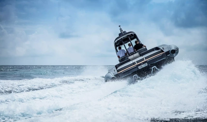 Raymarine Ray73 VHF Radio (optional 2nd handset) with Integrated GPS and AIS receiver