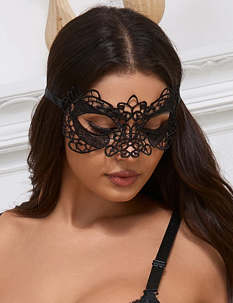 Enchanting Black Eye Mask
