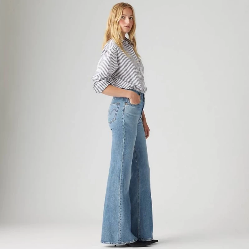 Levi’s® Woman Ribcage Bell Jeans