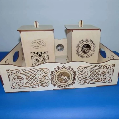 Intra απο ξύλο plywood 3mm-4mm πάχος – Διακοσμητικός ξύλινος δίσκος σερβιρίσματος με δύο κουτιά δώρο για ζευγάρι 20x25 cm INTRAVECTRY-MY546195