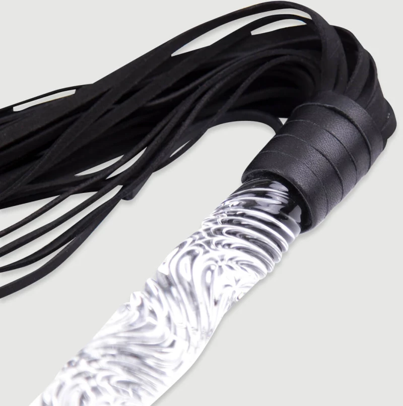 Δερμάτινο Flogger Με Διάφανη Ανάγλυφη Λαβή Leather Flogger With Embossed Transparent Handle – Μαύρο