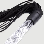 Δερμάτινο Flogger Με Διάφανη Ανάγλυφη Λαβή Leather Flogger With Embossed Transparent Handle – Μαύρο